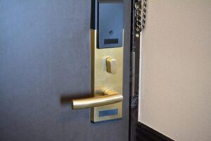 ドアの金属部分を処分する方法